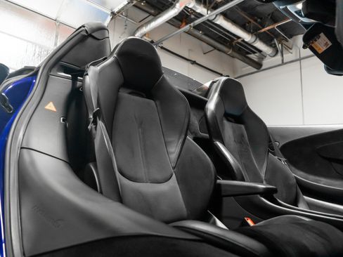 Used 2020 McLaren 600LT Spider RWD image 23