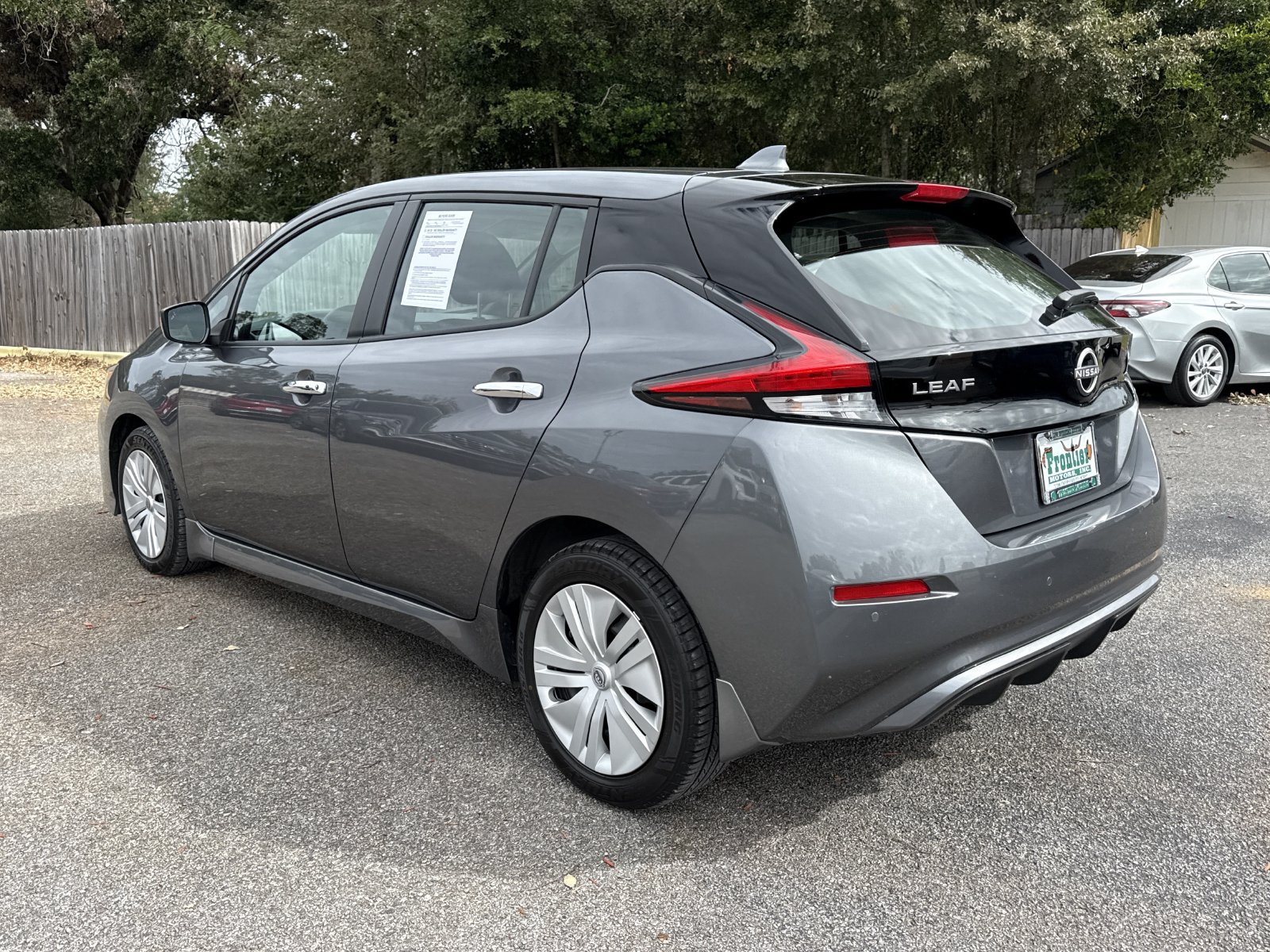 Used 2025 Nissan Leaf S FWD image 3