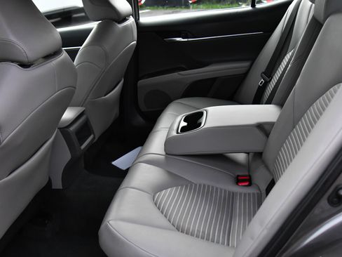 Used 2024 Toyota Camry SE image 34