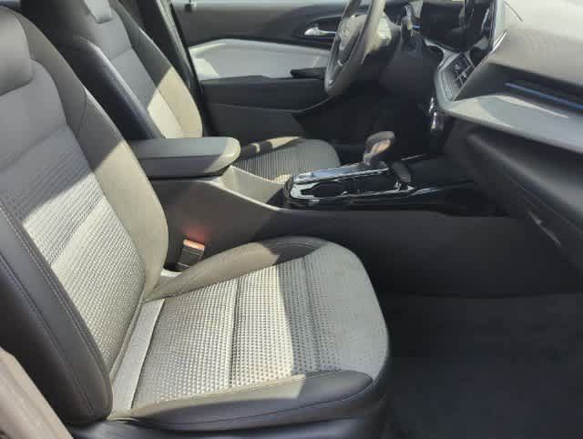 Used 2025 Chevrolet Trax LT FWD image 21
