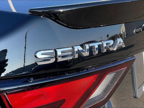 Used 2025 Nissan Sentra SR FWD image 8