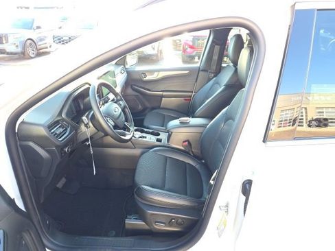 New 2026 Ford Escape SE w/ Class II Trailer Tow Package FWD image 15