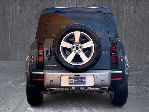 Used 2025 Land Rover Defender 110 S image 5