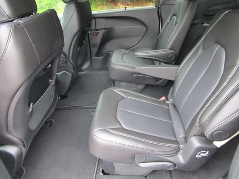New 2027 Chrysler Pacifica Select w/ Family Tech Group FWD image 17