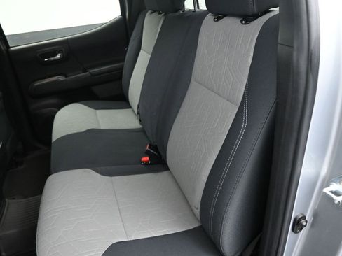 Used 2022 Toyota Tacoma TRD Off-Road image 23