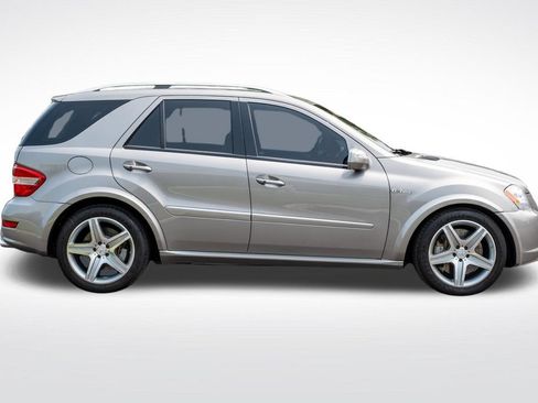 Used 2009 Mercedes-Benz ML 63 AMG 4MATIC image 7