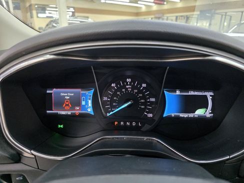 Used 2018 Ford Fusion SE FWD image 27
