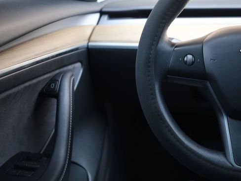 Used 2023 Tesla Model 3 Standard Range RWD image 30