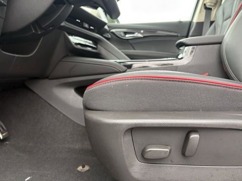 Used 2023 Buick Envision Essence w/ Technology Package I image 31