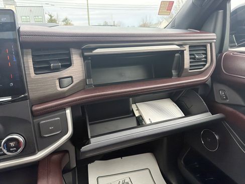 Used 2024 Ford Expedition Limited image 32