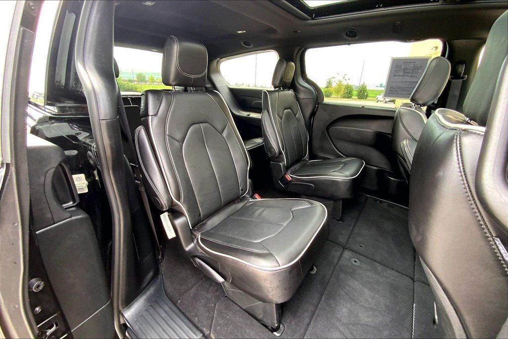 Used 2026 Chrysler Pacifica Limited FWD image 26