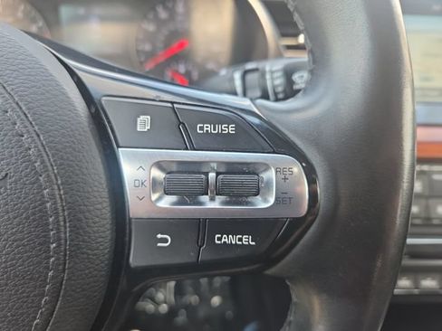 Used 2017 Kia Cadenza Premium w/ Luxury Package FWD image 21