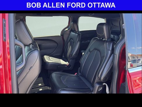 Used 2025 Chrysler Pacifica Select FWD image 14