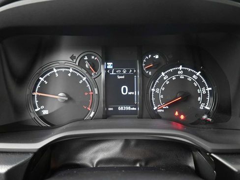 Used 2022 Toyota 4Runner SR5 Premium w/ Moonroof Package AWD/4WD image 7