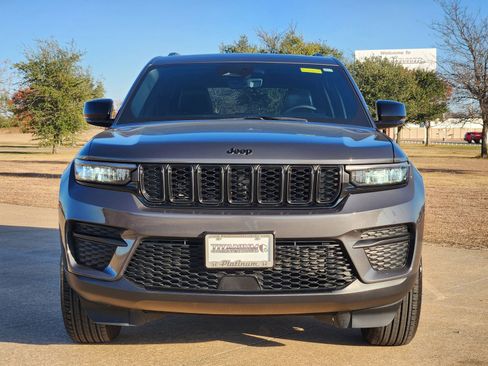 Used 2025 Jeep Grand Cherokee 4WD image 6