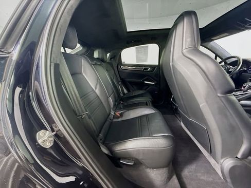 Used 2020 Porsche Cayenne Turbo image 29