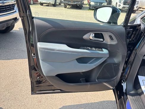 New 2027 Chrysler Pacifica Pinnacle AWD/4WD image 7
