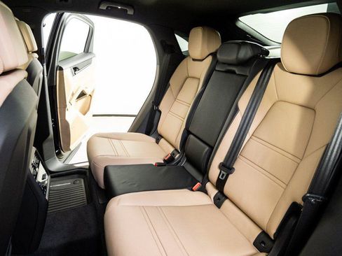 Certified 2026 Porsche Cayenne Coupe AWD/4WD image 22