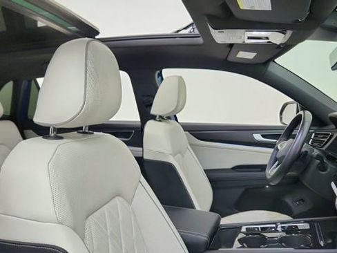 Used 2025 Volkswagen Atlas Cross Sport SEL Premium R-Line AWD/4WD image 21