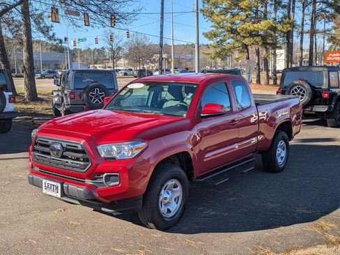 Used 2018 Toyota Tacoma SR image 1
