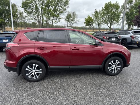 Used 2018 Toyota RAV4 LE w/ All Weather Liner Package AWD/4WD image 26