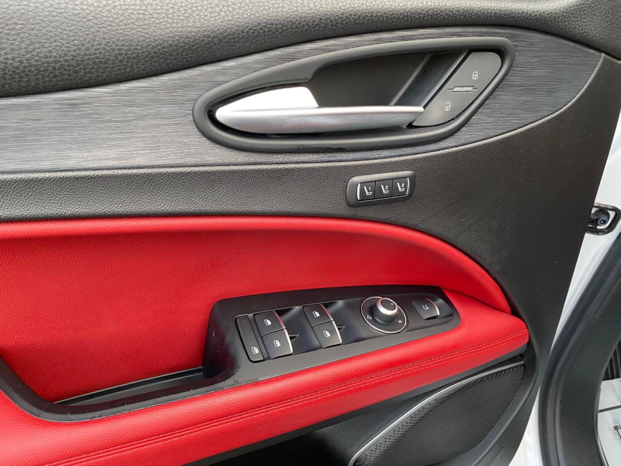 Used 2019 Alfa Romeo Stelvio w/ Nero Edizione RWD image 26