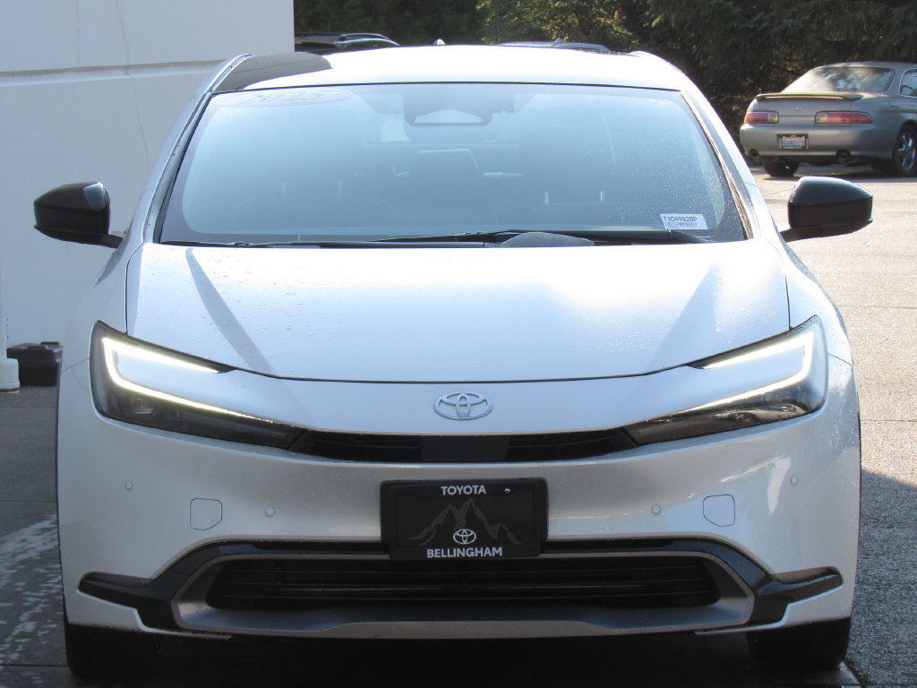 Certified 2025 Toyota Prius XLE FWD image 3