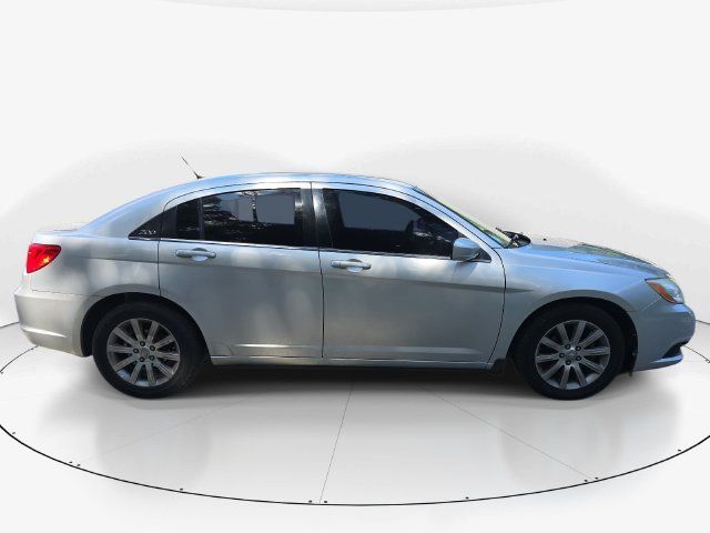 Used 2012 Chrysler 200 Touring FWD image 5