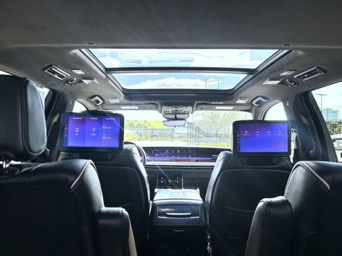 Used 2025 Cadillac Escalade Sport Platinum w/ LPO, ONYX Package AWD/4WD image 23