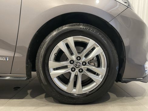 Used 2021 Toyota Sienna Limited AWD/4WD image 10