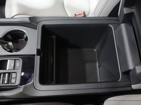 Used 2025 Honda Pilot Touring image 32