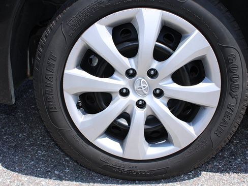 Used 2022 Toyota Corolla LE FWD image 7