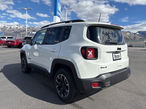 Used 2023 Jeep Renegade Latitude w/ Sun/Sound Group image 5