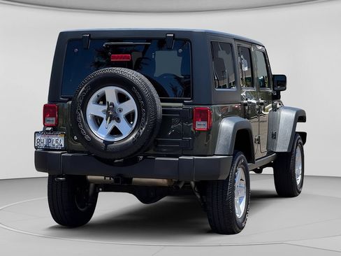 Used 2016 Jeep Wrangler Unlimited Rubicon w/ Connectivity Group AWD/4WD image 33