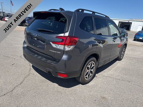 Used 2023 Subaru Forester Premium image 5