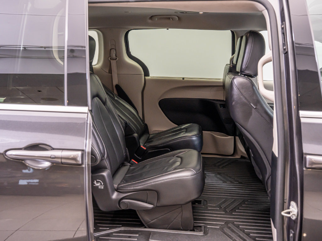 Used 2022 Chrysler Pacifica Touring-L FWD image 40
