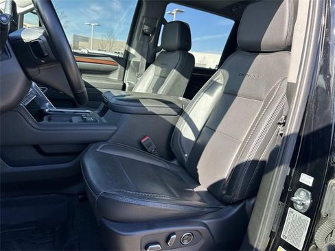 Used 2024 GMC Sierra 3500 Denali w/ Denali Reserve Package image 32