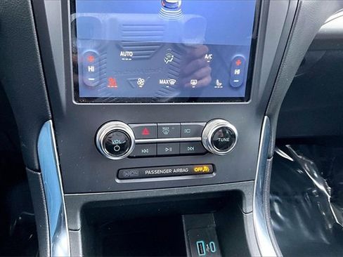 Used 2024 Ford Edge Titanium image 33