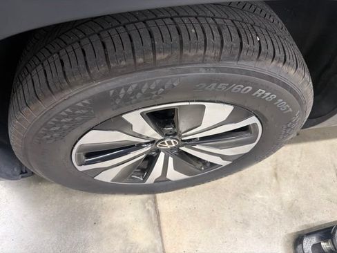 Certified 2025 Volkswagen Atlas SE FWD image 5