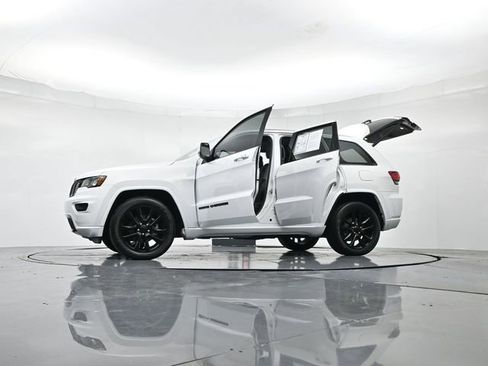 Used 2020 Jeep Grand Cherokee Altitude image 53