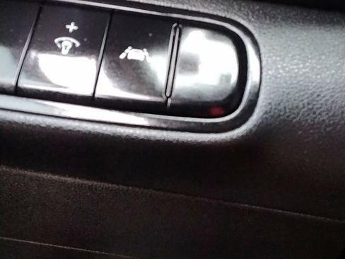 Used 2020 Hyundai Venue SEL image 22