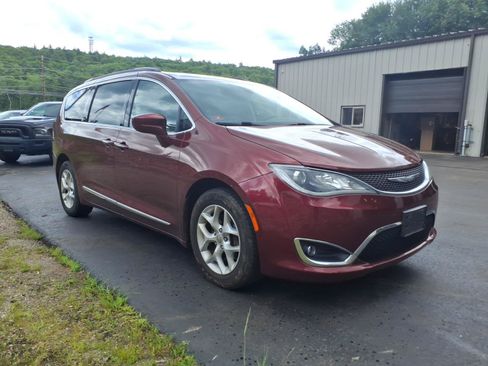 Used 2017 Chrysler Pacifica Touring-L w/ Tire & Wheel Group FWD image 1