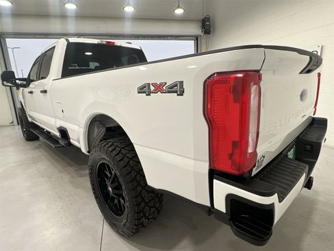 Used 2024 Ford F350 XLT image 6