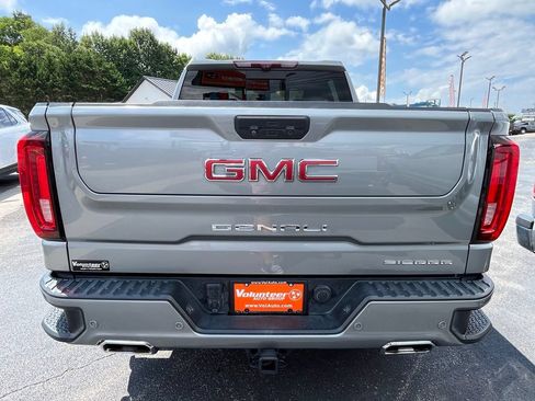 Used 2023 GMC Sierra 1500 Denali w/ Denali Reserve Package AWD/4WD image 8