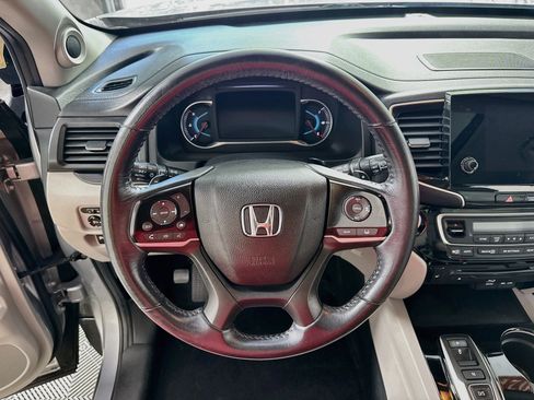 Used 2021 Honda Pilot Touring image 17