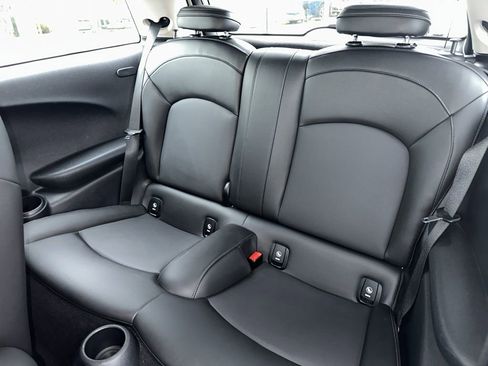 Used 2019 MINI Cooper 2-Door Hardtop image 11