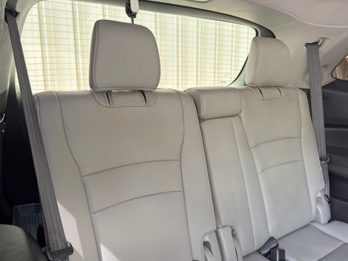 Used 2020 Honda Pilot Touring image 45