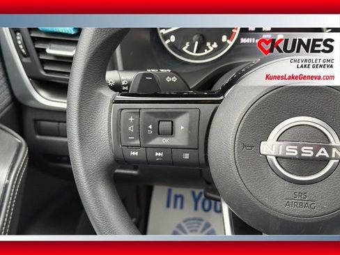 Used 2023 Nissan Rogue SV image 39