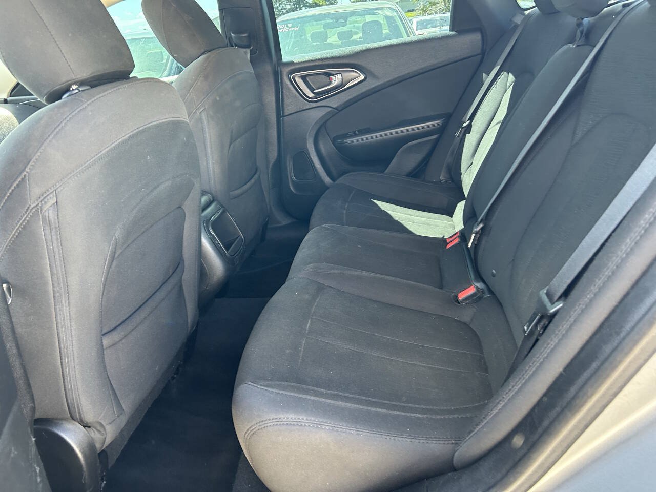 Used 2015 Chrysler 200 Limited w/ Convenience Group FWD image 9