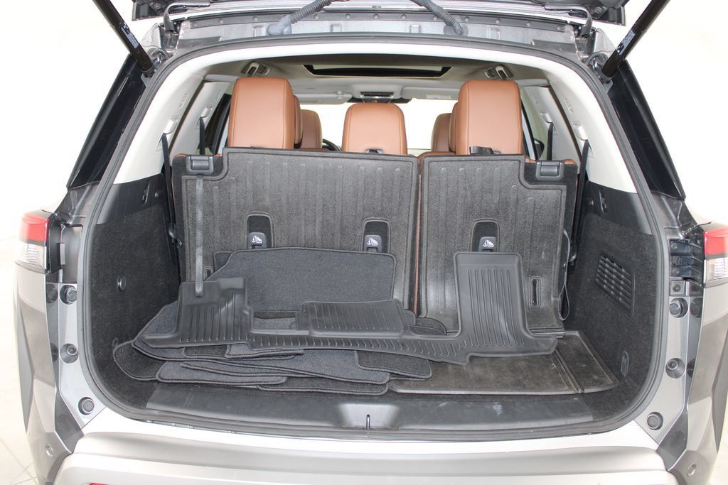 Used 2023 Nissan Pathfinder Platinum AWD/4WD image 30